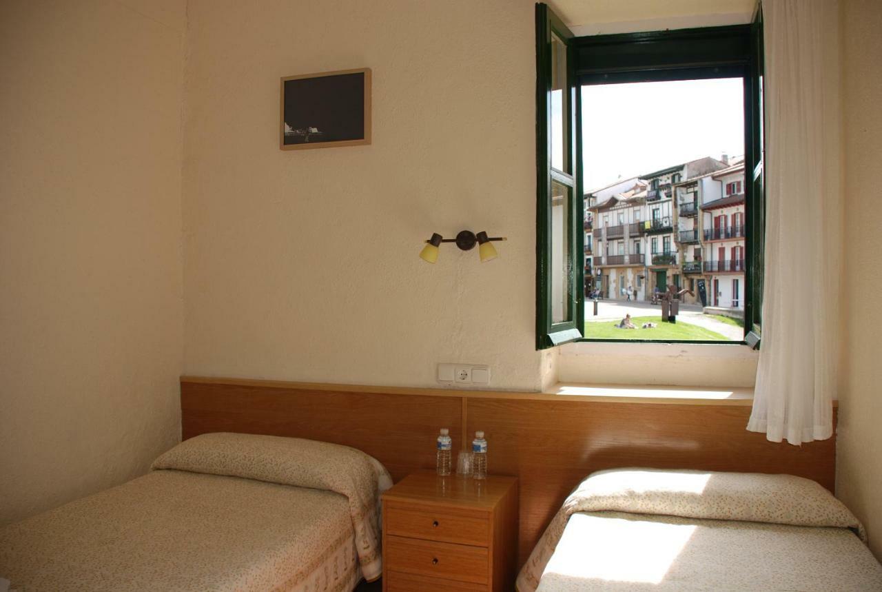 Hostal Zaragoza Hondarribia Bagian luar foto