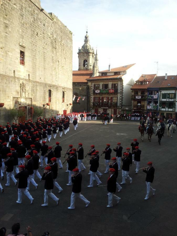 Hostal Zaragoza Hondarribia Bagian luar foto