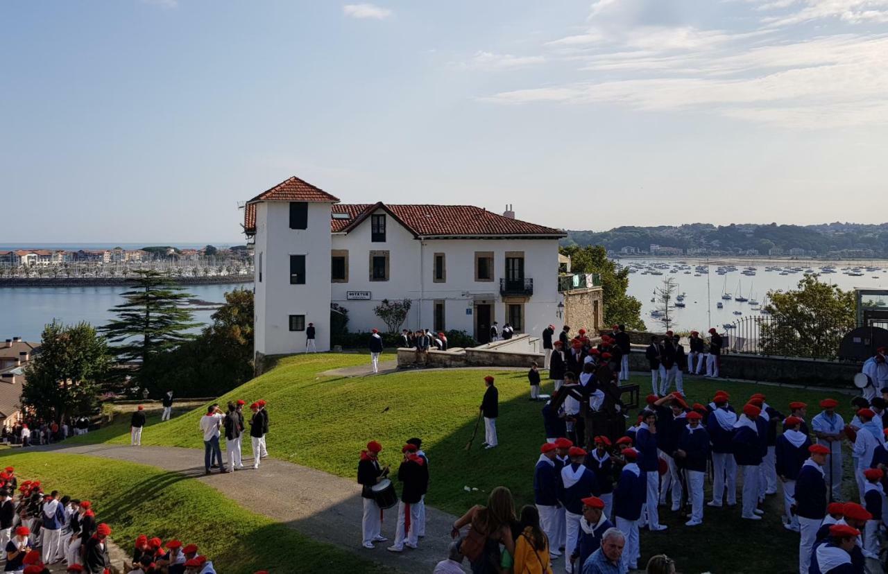 Hostal Zaragoza Hondarribia Bagian luar foto